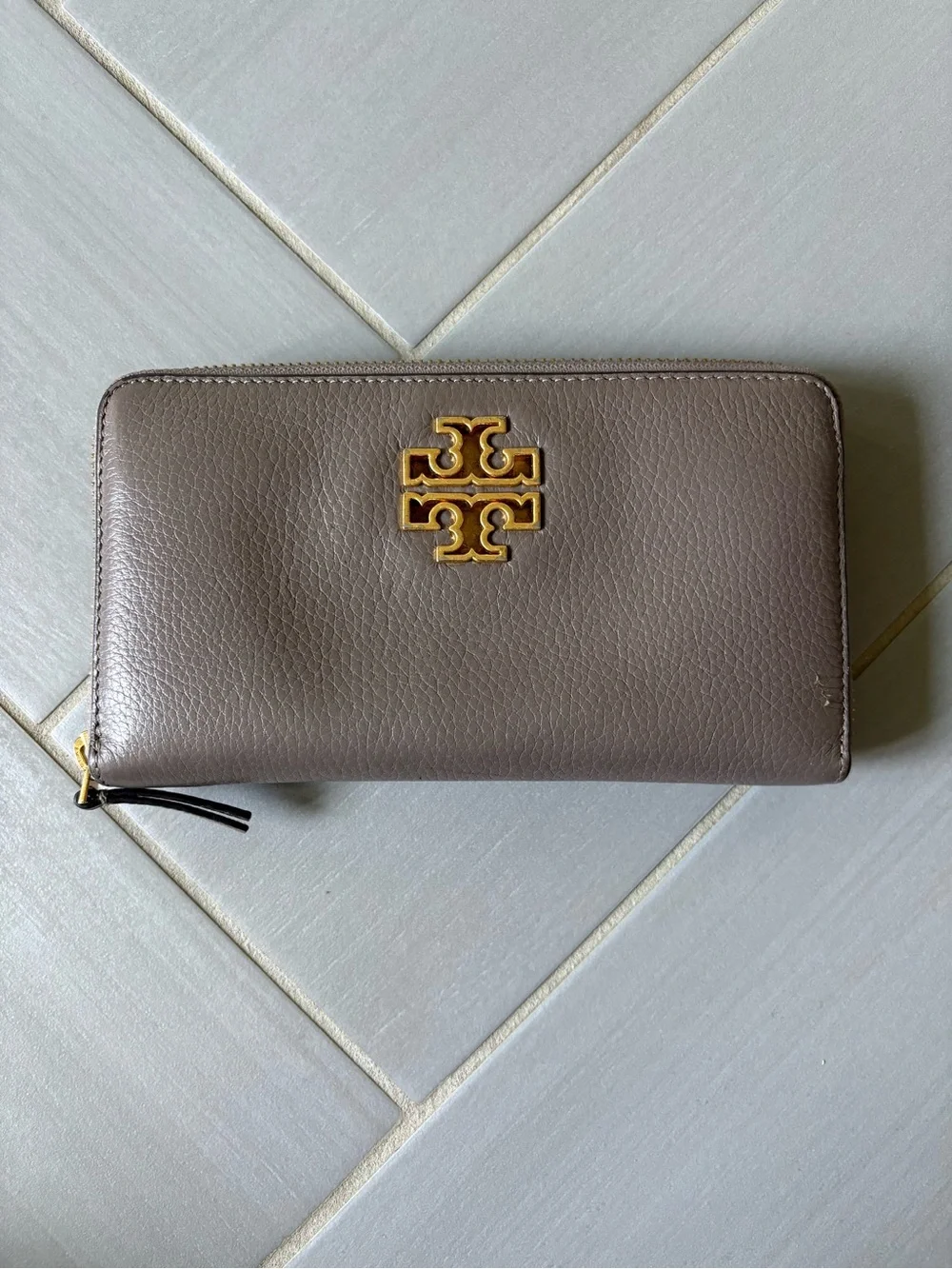 Tory Burch Britten Zip Continental Wallet | Portobello with Gold Logo